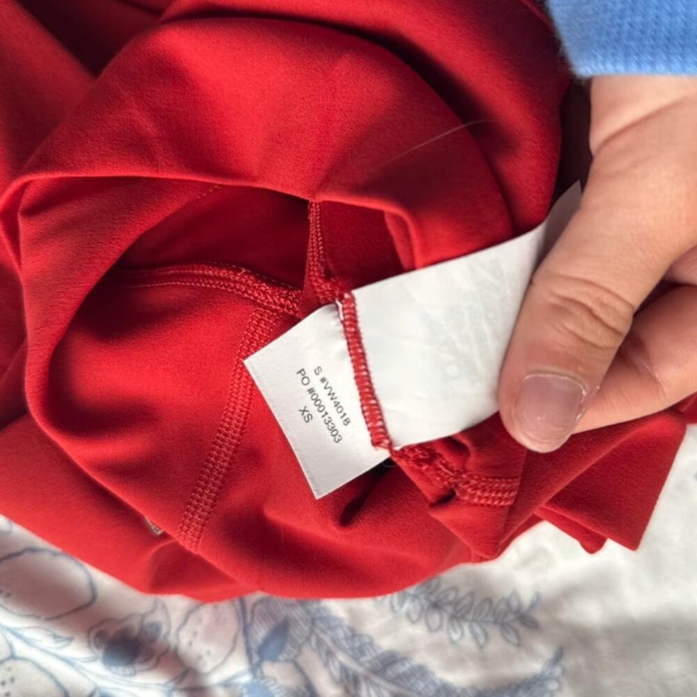 Vuori all the Feels Bliss Blend Set, Scarlet Red, Top Small, Leggings XS - Picture 4 of 4